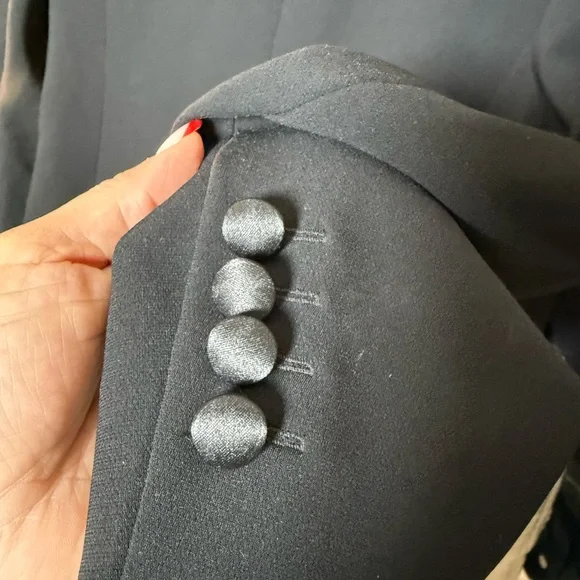 MaxMara Elegant Black Double-Breasted Blazer - Picture 7 of 11